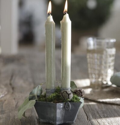 Bild av tidlös interiör med rustik och modern känsla