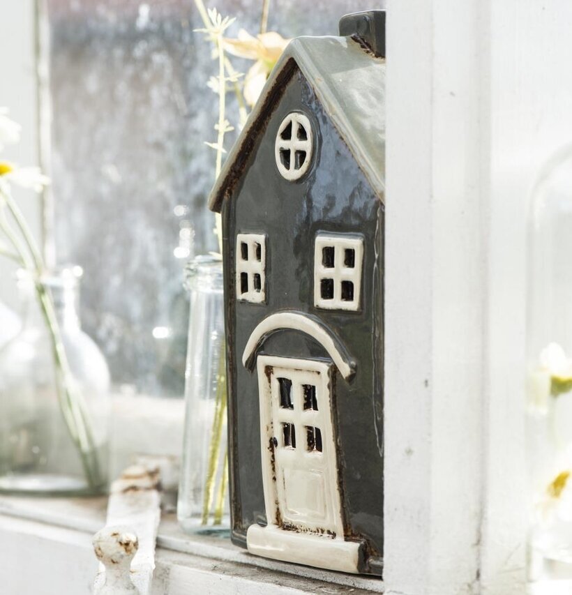 Ljuslykta Nyhavn Beige Roof från IB Laursen på fönsterbräda