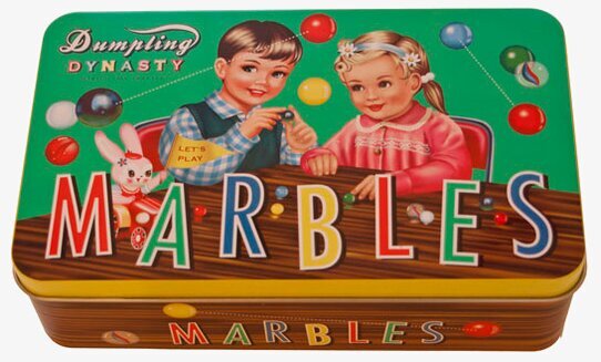 Plåtburk med kulor från Wu & Wu med retroinspirerad design