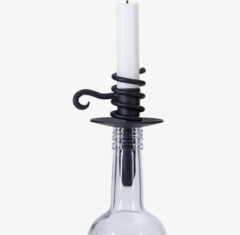 Bild av kreativ och funktionell ljusstake i glasflaska