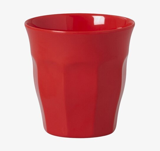 Bild av röd mugg med modern design och praktisk funktion