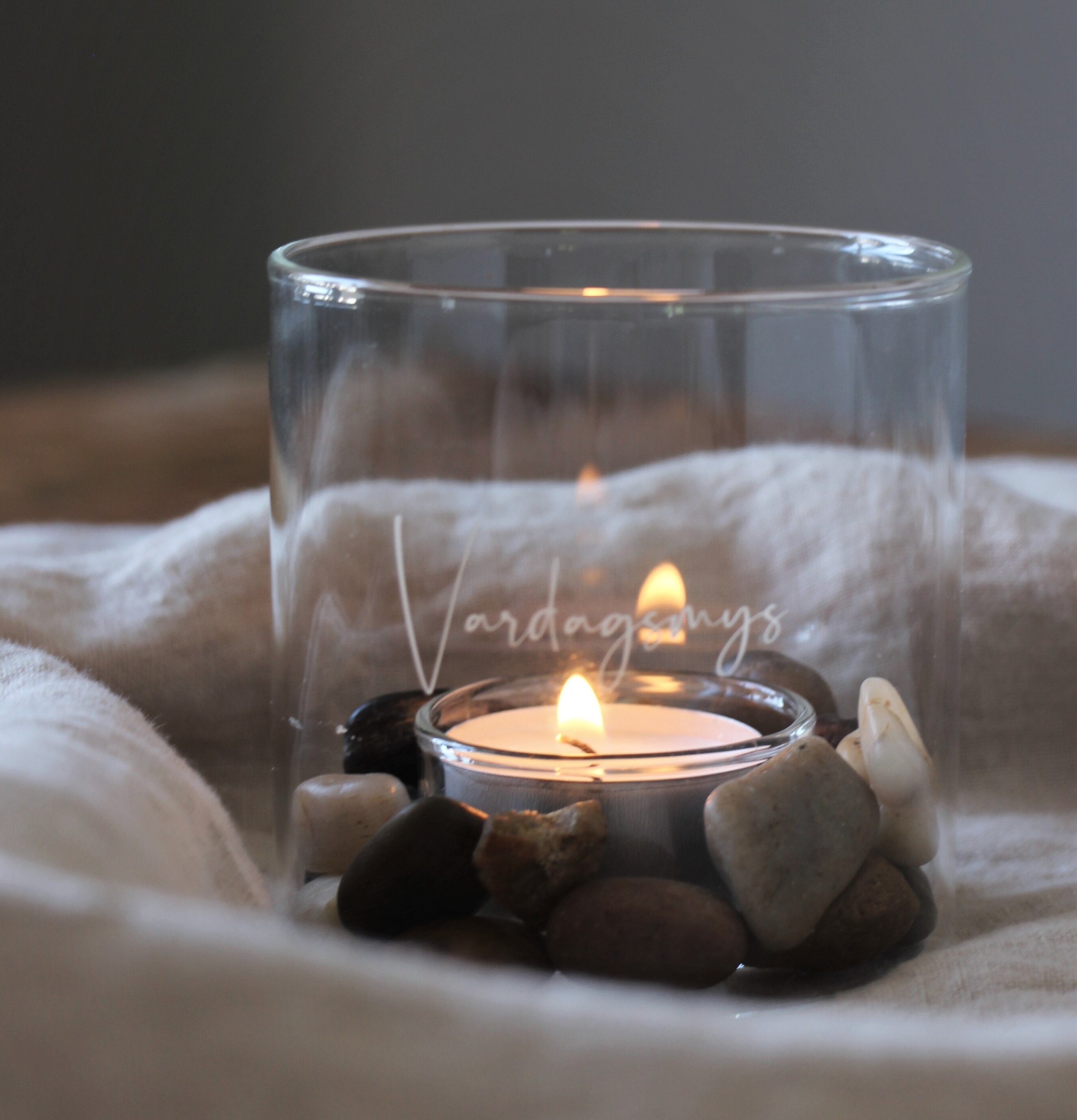 Ljuslykta Vardagsmys Klarglas från Majas Cottage i fokus