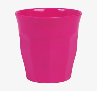 Foto av fuchsia mugg med glansig yta och modern design