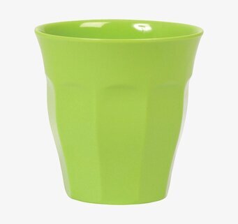 Bild av stilren, grön mugg med modern och blank design