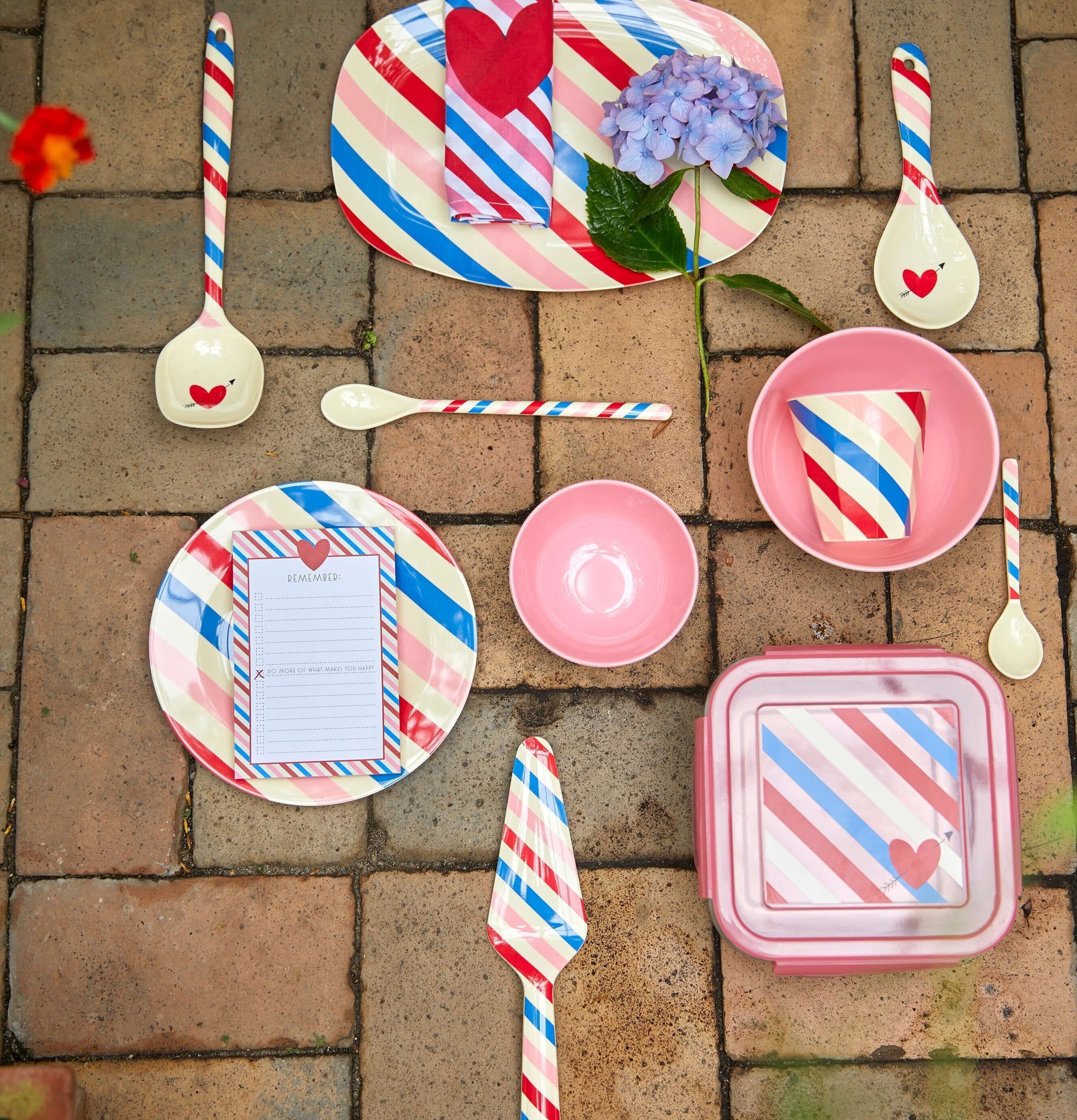 Assiett Candy Stripes Print från Rice på terrakottayta