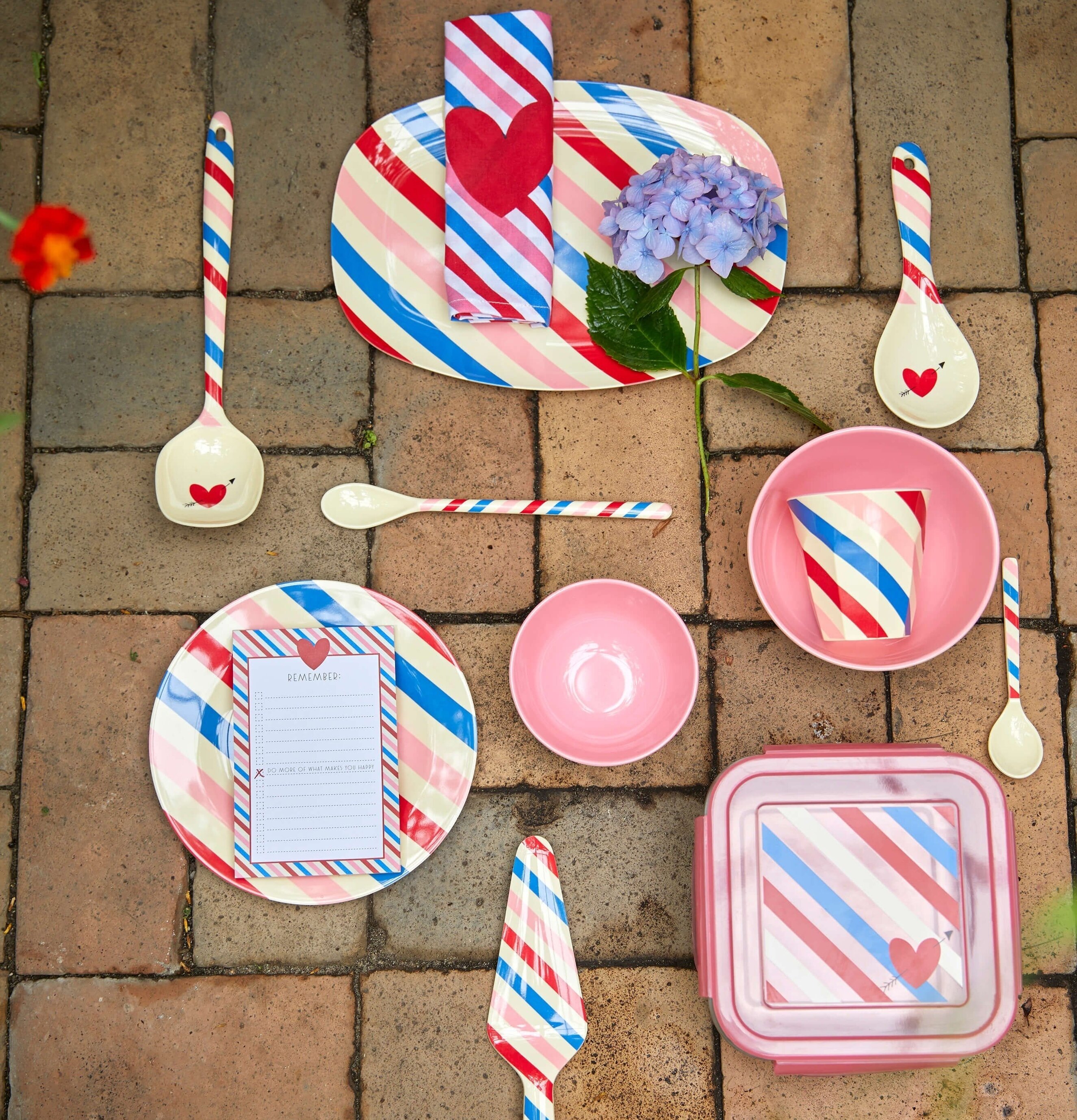 Tallrik Candy Stripes Print från Rice med färgglada ränder