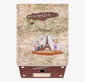 Bild av kreativ förvaringsbox med kartdesign och snöglob