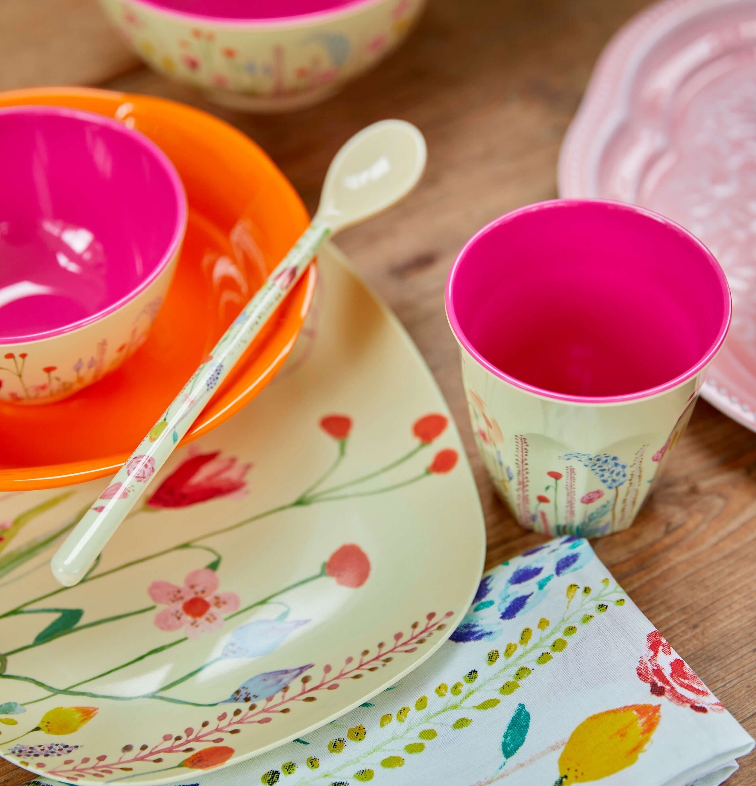 Mugg Summer Flowers Print från Rice med blommönster