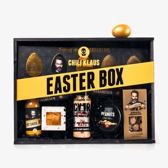 Bild av påsklåda med starka färger och delikatesser