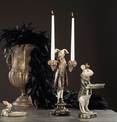 Bild av eleganta kaninfigurer och kunglig musdekor