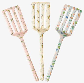 Foto av tre färgglada och unikt mönstrade stekspadar