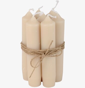 Foto av cremefärgade stearinljus med rustikt snöre