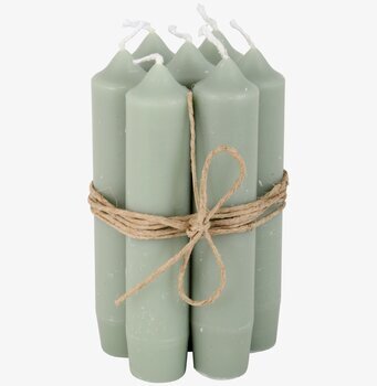 Bild av eleganta dusty green stearinljus i jutesnöre