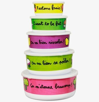 Bild av färgglada stapelbara förvaringsburkar i köket