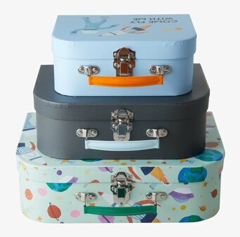 Bild av färgglada kartongväskor med rymdtema