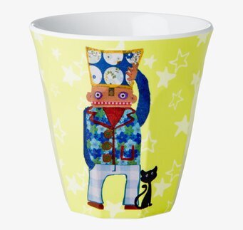 Bild av lekfull och färgglad barnmugg med unik design