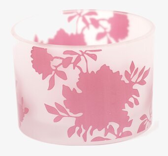 Bild av dekorativ ljuslykta i frostat glas med blommönster