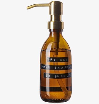 Bild av elegant handtvål i glasflaska med metallpump