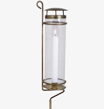 Foto av klassisk ljuslykta i antik mässingsfinish