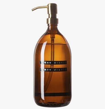 Bild av stilfull flaska med diskmedel i brunt glas