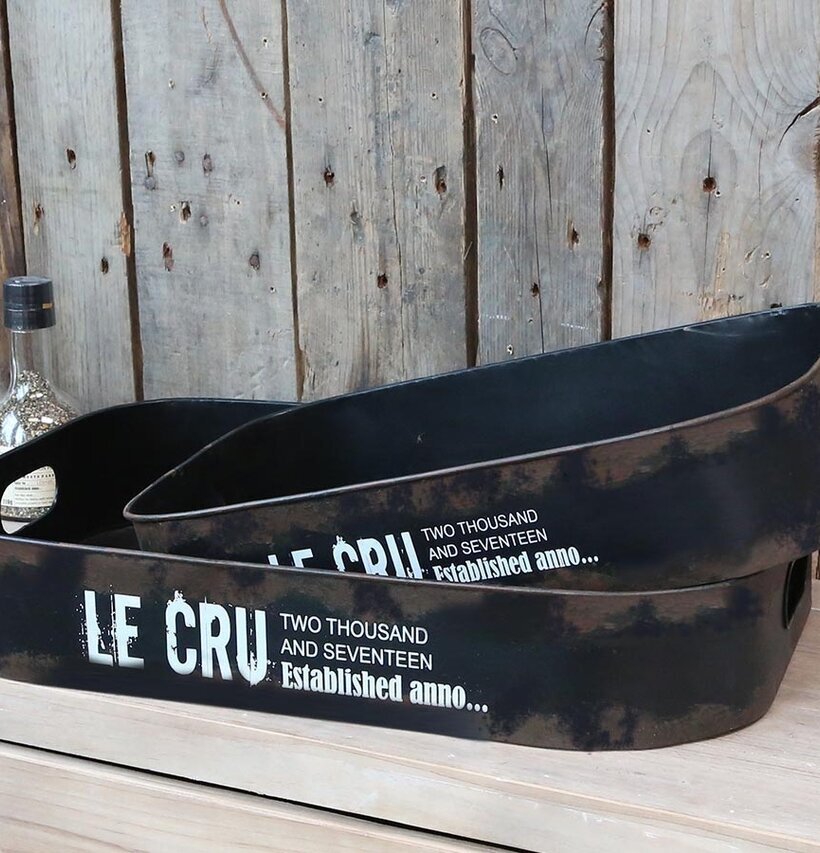 Serveringsbricka LE CRU från Le Cru med rustik design