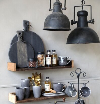 Bild av stämningsfull och välordnad köksmiljö