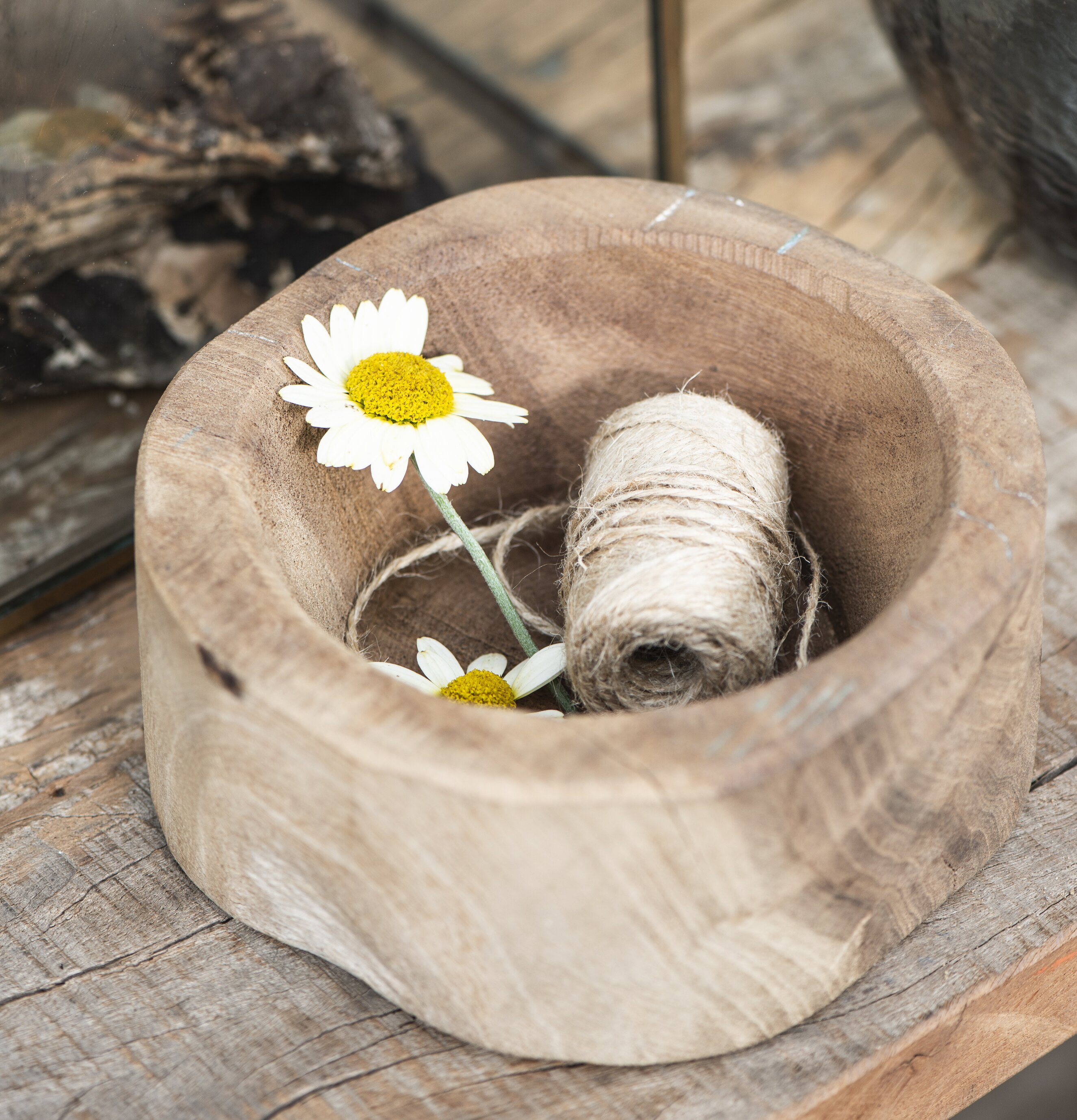 Träskål Unika från IB Laursen med jutesnöre och blommor