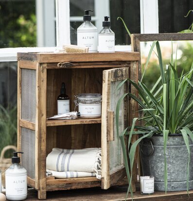 Bild av sängbord med nordisk design och funktionalitet