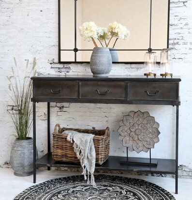 Bild av harmonisk interiör med rustik och elegant stil