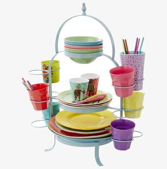 Foto av färgglad och praktisk köksorganisatör