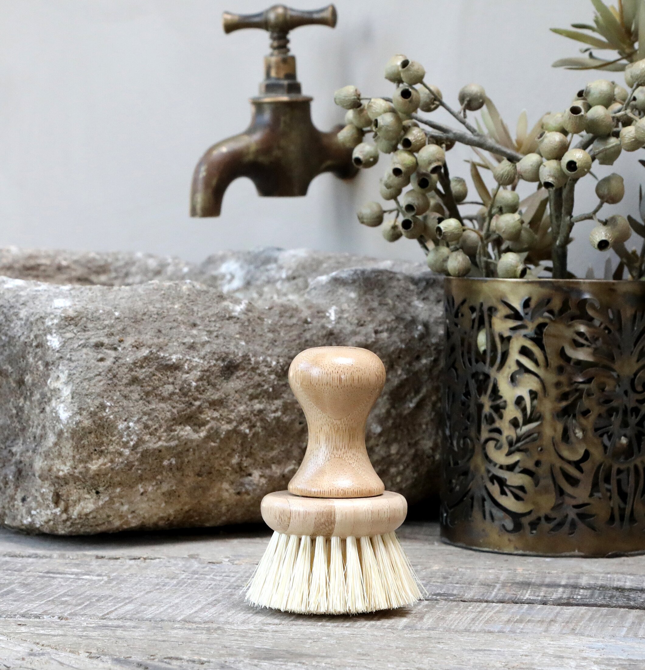 Bild av hållbar interiör med naturmaterial och estetik