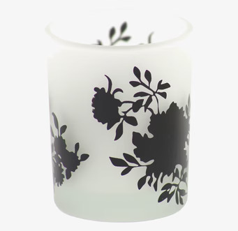 Bild av elegant ljuslykta med blommönster i svart