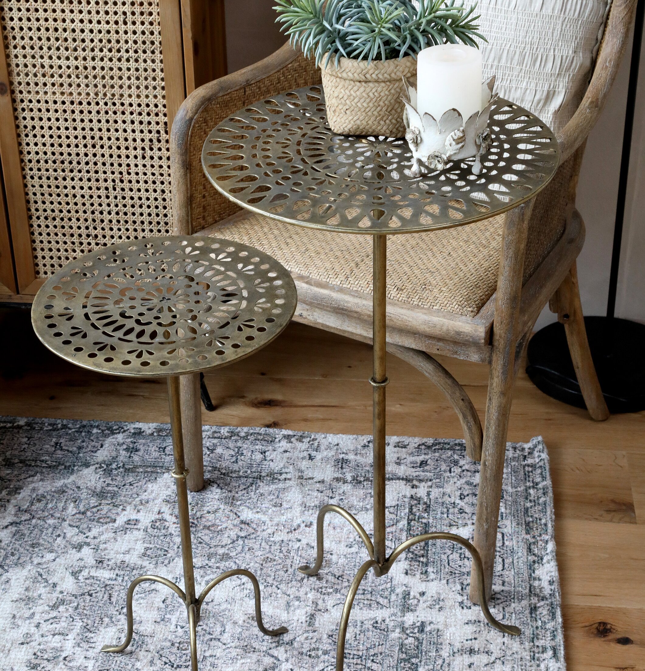 Runt Bord Antik Mässing från Chic Antique i elegant design