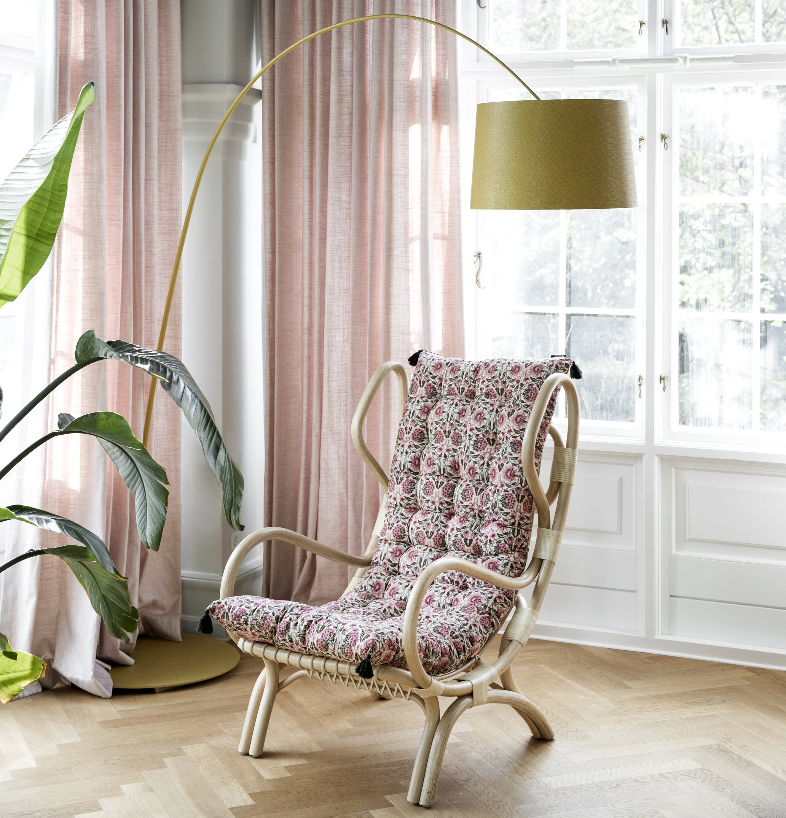 Madrass Deoli Blush 180 cm från Bungalow på en loungestol