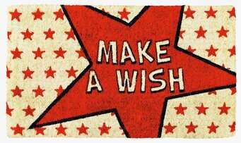 Bild av färgglad dörrmatta med stjärndesign och text