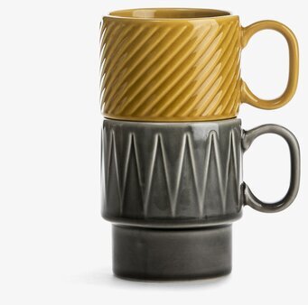 Bild av stilfulla, stapelbara kaffemuggar i porslin