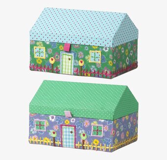 Bild av charmiga smyckeskrin i form av små hus