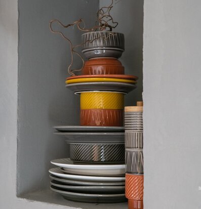 Bild av stilfull köksinstallation med färgglada detaljer