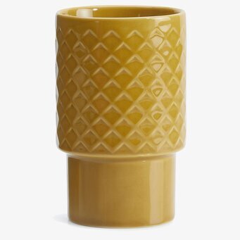 Bild av gul lattemugg med geometriskt mönster