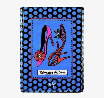 Bild av färgglad och lekfull skolåda med högklackade skor