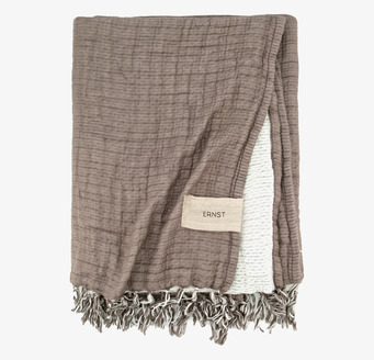 Bild av stilfull pläd i mjuk bomull och mullvadsfärg