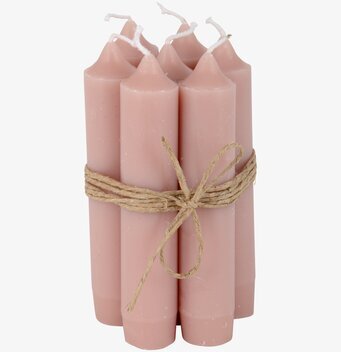 Bild av stilrena rosa stearinljus med rustik touch