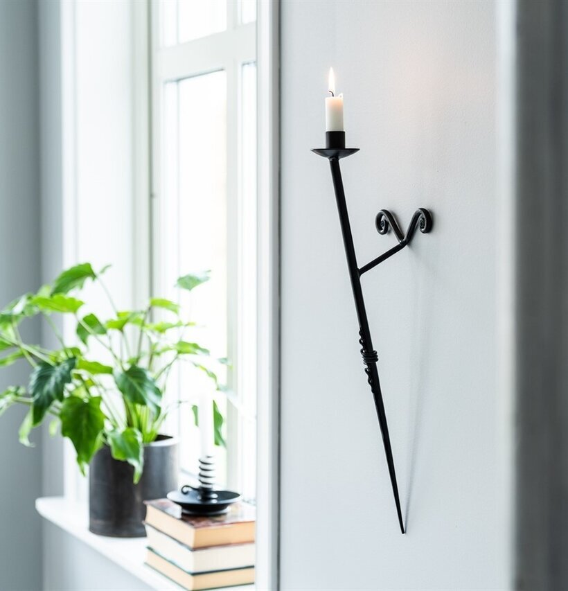 Bild av elegant svart väggljusstake i modern stil