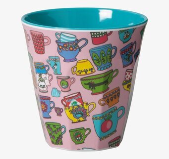 Bild av livfull mugg med färgglada motiv och turkos insida