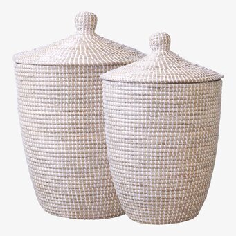 Bild av eleganta flätade korgar med lock och handtag