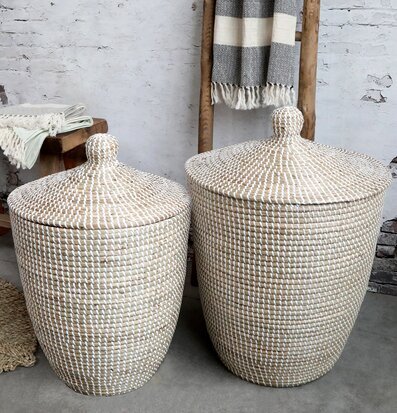 Bild av vackra korgar i naturliga material hemma