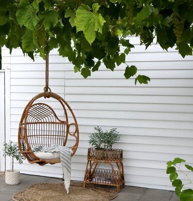 Bild av harmonisk utomhusmiljö med naturliga inslag