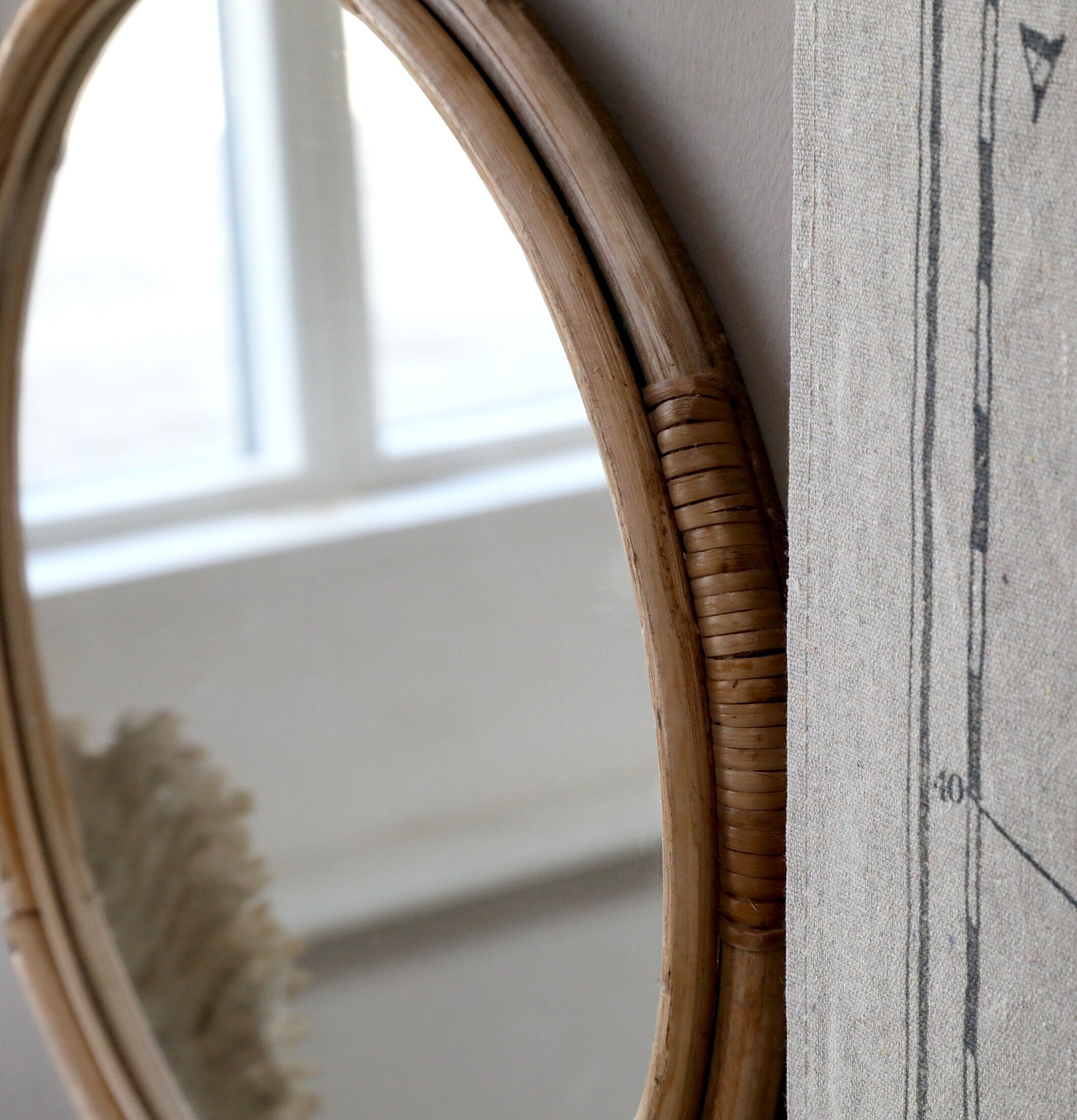 Spegel Med bamburam från Chic Antique i elegant inredning