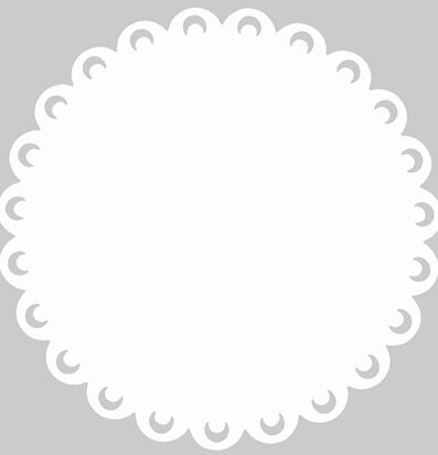 Bild av rund bordstablett med påfågelmönster i vit plast