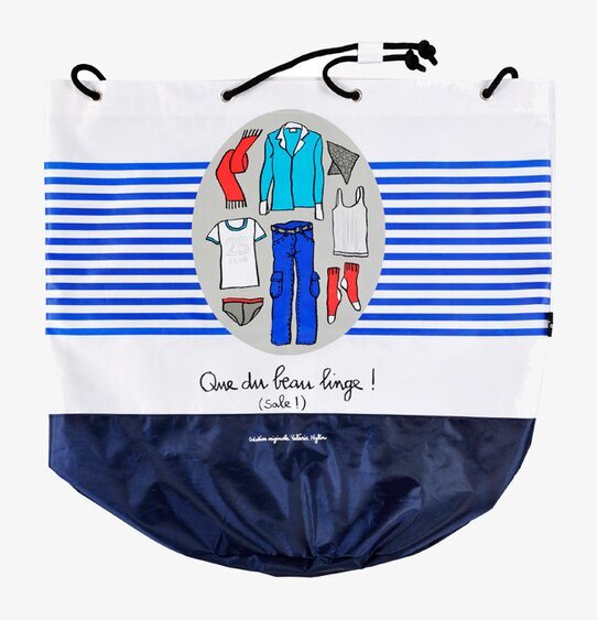 Bild av stilren och funktionell tvättsäck med marint tema